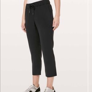 Lululemon On the Fly Crop 23" Black 12 EUC